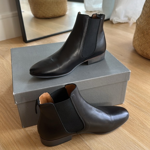 Brand new Italian leather booties - Picture 3 of 6